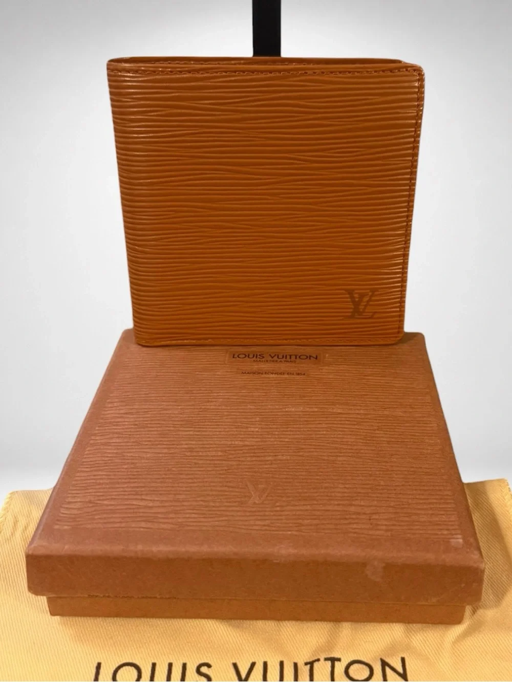 Louis Vuitton Authentic LV Epi Bifold Wallet Brown Leather Made in France